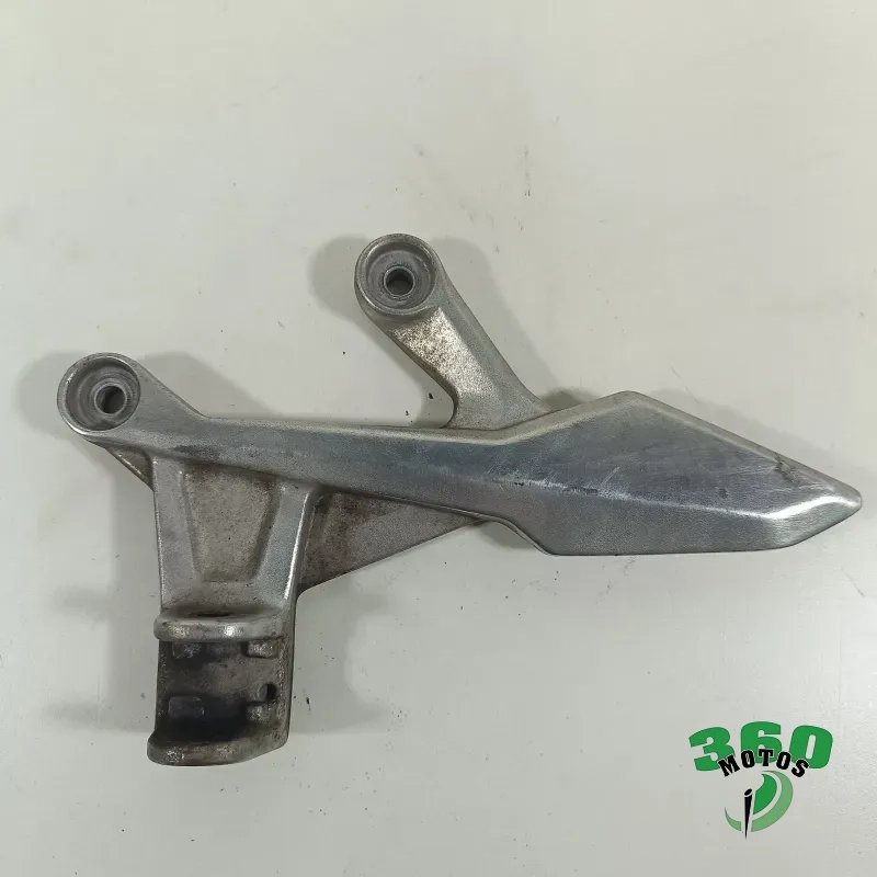 Soporte estribera delantero izquierdo Soporte estribera delantero izquierdo
