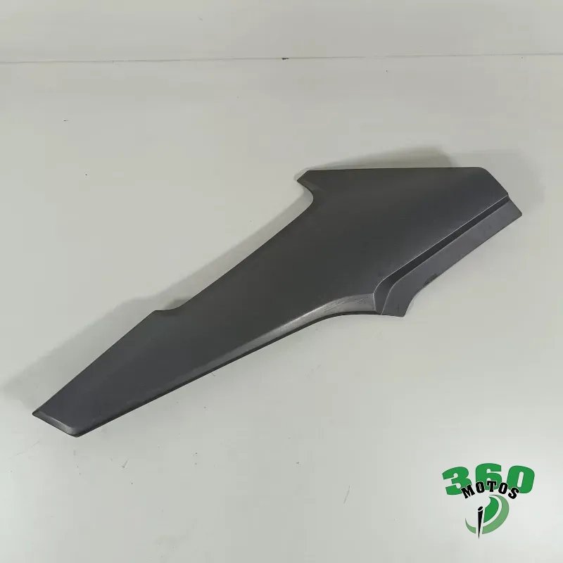 Cacha bajo asiento derecha Cacha bajo asiento derecha
