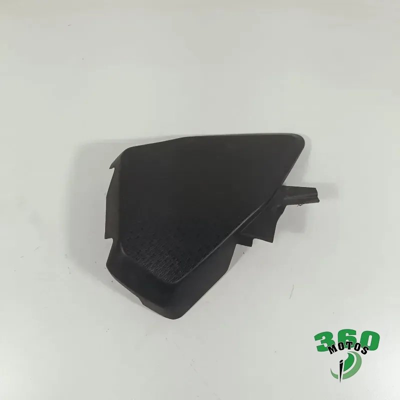 Embellecedor deposito izquierdo