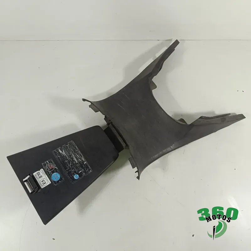 Embellecedor bajo asiento